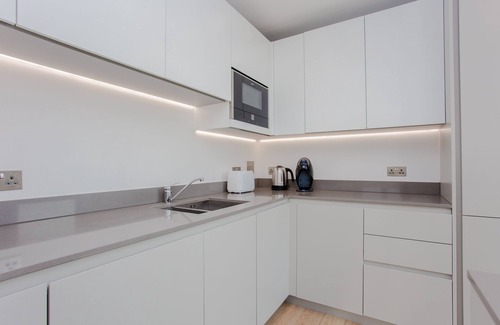 Ferndale Apartment | Luxury 2 Bedroom/2 Bath Flat next to Brixton Station/O2 Academy for Max 7 Guests