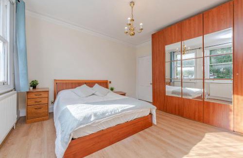 Addison Apartment | Luxury 2 Bedroom Apartment near Notting Hill