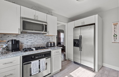 University City House | Luxury 2-bedroom home- near Delmar Loop/Forest Park