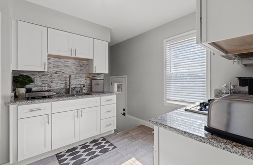 University City House | Luxury 2-bedroom home- near Delmar Loop/Forest Park