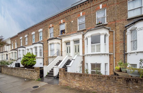 Harrow Road Apartment | Luxury 2-Bedroom Home - Minutes to Central London