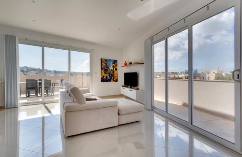 Swieqi Apartment | Luxury 2 Bedroom Penthouse in St Julians