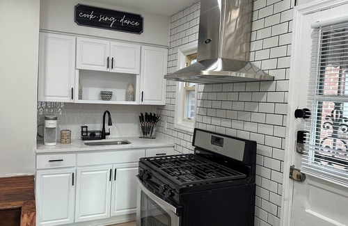 Queens Apartment | Luxury 2-bedroom unit/Great for Travel Nurse or Travel Professional