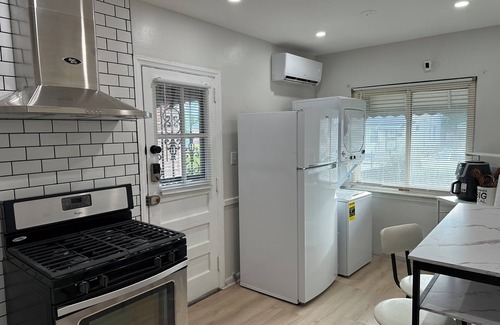 Queens Apartment | Luxury 2-bedroom unit/Great for Travel Nurse or Travel Professional