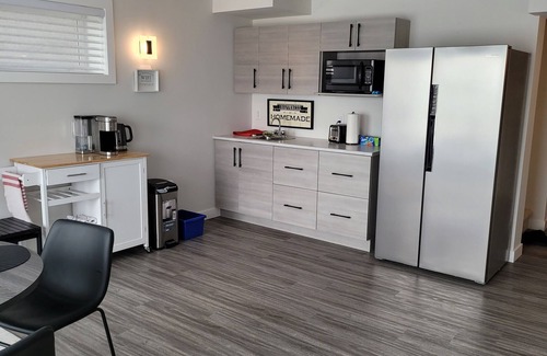 Fort Gary Apartment | Luxury 2 bedroom with lake view