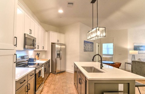 East End - Valley Street Condo | Luxury 2 King 2 Bath Condo