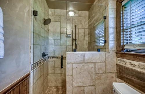 Fredericksburg House | Luxury 23-AC Ranch Hot Tub and Hill Country Views!