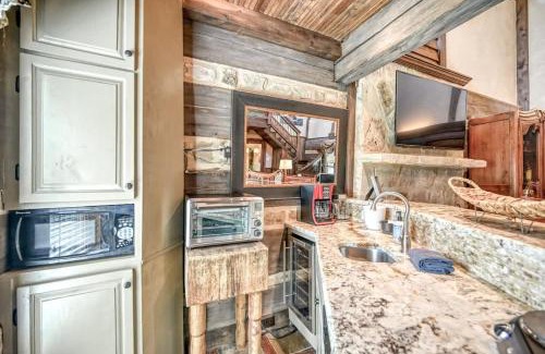 Fredericksburg House | Luxury 23-AC Ranch Hot Tub and Hill Country Views!