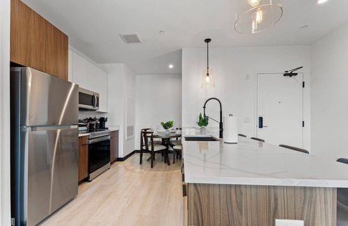 Everett Apartment | Luxury 2bd/2ba near Boston 5981