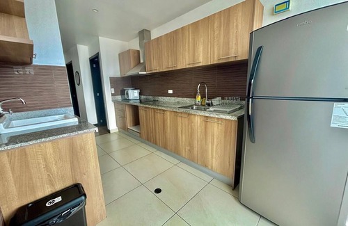 La Colon Apartment | Luxury 2BR + Gym & City Views| Near Spain Embassy