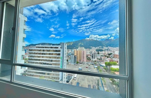 La Colon Apartment | Luxury 2BR + Gym & City Views| Near Spain Embassy