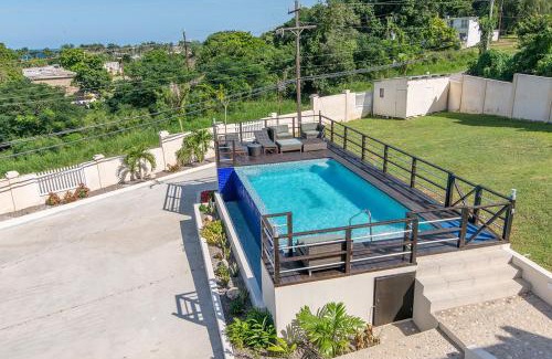 IronShore Estates House | Luxury 2BR Home facing Beach w/Pool Montego Bay #3