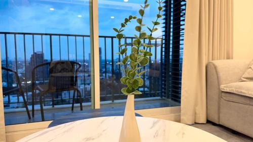 Klaeng Apartment | Luxury 2BR Thonglor Pool Sauna