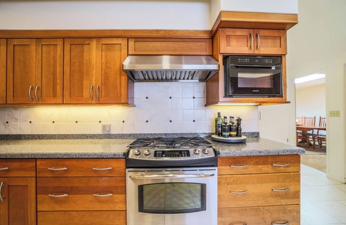 San Luis Obispo House | Luxury 3-bd/bath w/amazing views near Downtown & Campus!