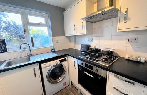 Ashford House | Luxury 3 Bed House Near Ashford International