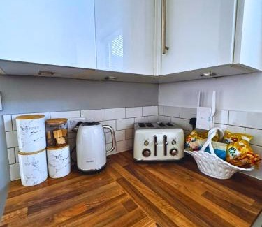 Chester House | Luxury 3-Bed w- garden & game Room 5 mins from Chester