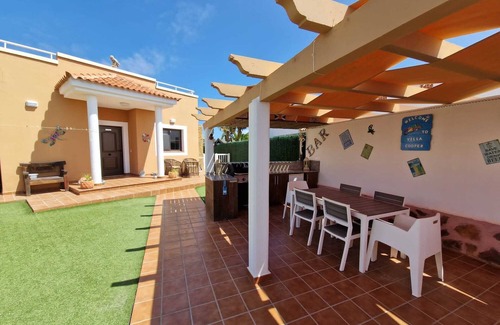 Caleta de Fuste Villa | Luxury 3 bedroom villa overlooking golf course with private pool and Wi-fi