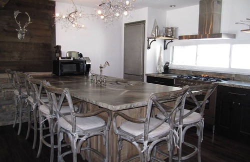 Hidden Valley House | Luxury 3 Bedroom Hidden Valley Retreat with Lake & Slope Views