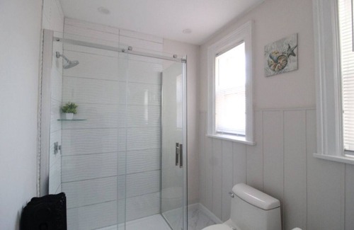 Scranton House | Luxury 3-bedroom suite in Scranton-Hill Section with WiFi + Cable