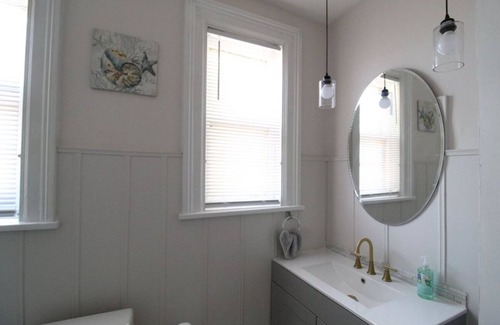 Scranton House | Luxury 3-bedroom suite in Scranton-Hill Section with WiFi + Cable