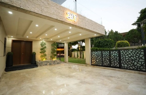 Rawalpindi House | Luxury 3 Bedroom Villas w/Waterfall & Manicure Garden