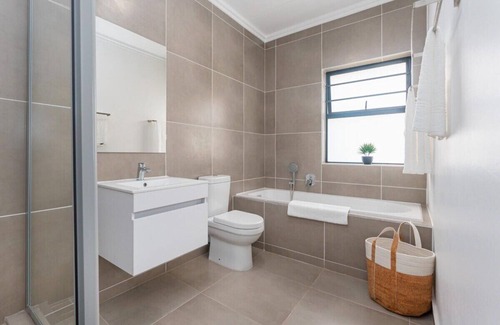 Ballito Apartment | Luxury 3 - Bedroom Garden Apartment