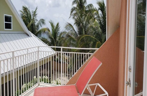 North Side House | Luxury 3bd Beach View, # 2 Peach, Stunning Views