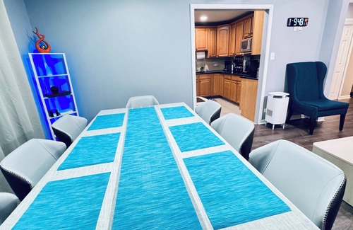 Des Plaines House | Luxury 4 Bed 2.5 Bath Home near O'Hare Airport