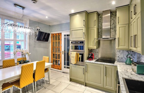 Pontcanna House | Luxury 4-Bed Pontcanna Home, Principality Stadium Stroll, Off Street Parking