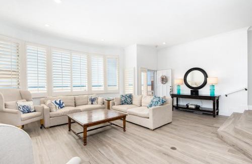 Balboa Peninsula House | Luxury 4 Bedroom Oceanfront Home with AC