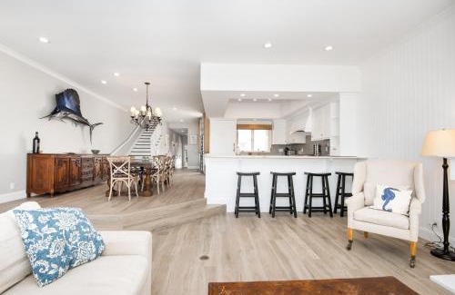 Balboa Peninsula House | Luxury 4 Bedroom Oceanfront Home with AC