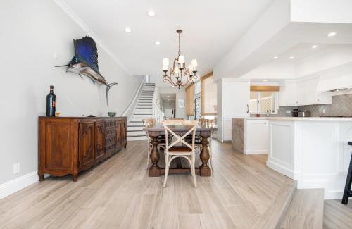 Balboa Peninsula House | Luxury 4 Bedroom Oceanfront Home with AC