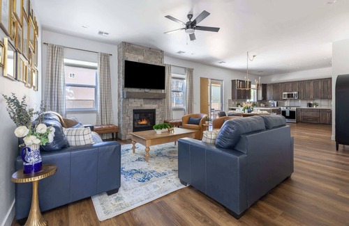 Flagstaff House | Luxury 4-BR Flagstaff Retreat Hot Tub, AC