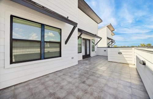 Spring Branch Central House | Luxury 4-Story, Rooftop Deck in Houston