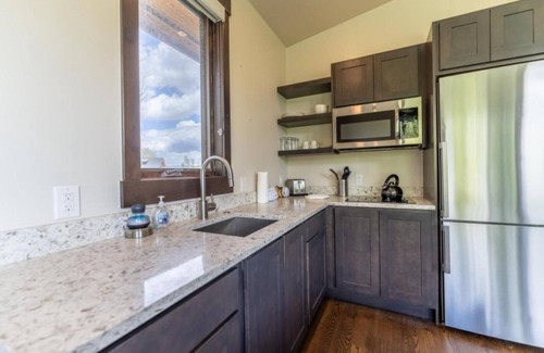Silverthorne House | Luxury 4BR + 1BR casita, priv. hot tub, game room