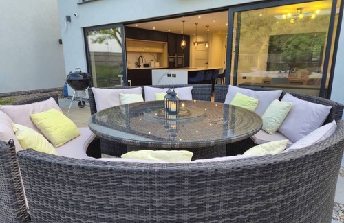 Gawcott House | Luxury 5 Bed with Super King 4 poster nr Bicester