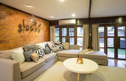 Chang Phueak Villa | Luxury 5 Bedroom Chiang Mai Villa