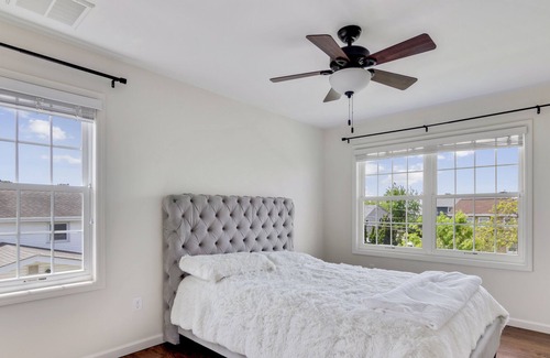 East Massapequa House | Luxury 5 bedroom, close to water, park in yard