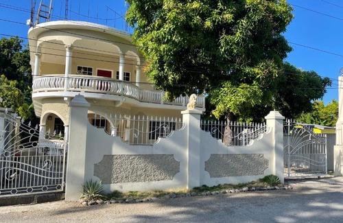 Port Antonio House | Luxury 5 bedroom house W private parking & patio