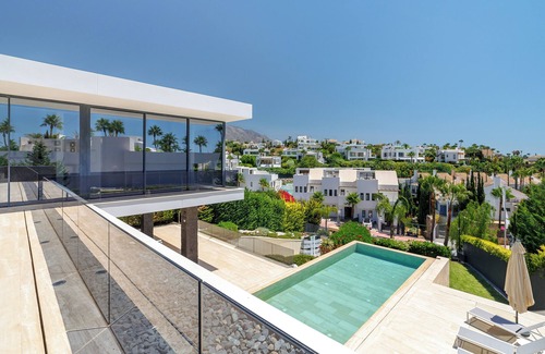 Nueva Andalucia Villa | Luxury 5-bedroom villa in pleasant Marbella with pool, AC, cinema room