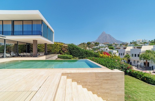 Nueva Andalucia Villa | Luxury 5-bedroom villa in pleasant Marbella with pool, AC, cinema room