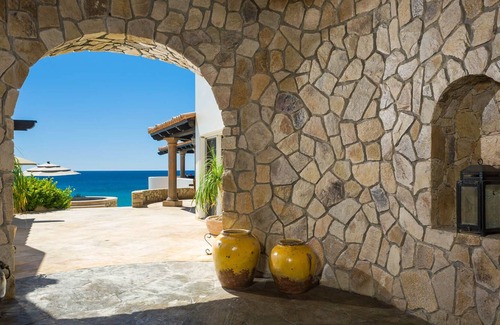Buzzards Villa | Luxury 5 BR Beachfront Casa Ocho w/ WiFi, Pool, Home Gym + Much More!