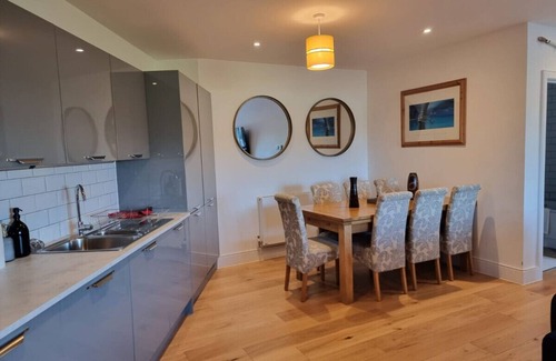Hayling Island Condo | Luxury 5* Marina Apartment