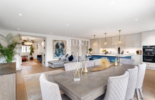 Waltham Abbey House | Luxury 5Bed Gated Home in High Beech