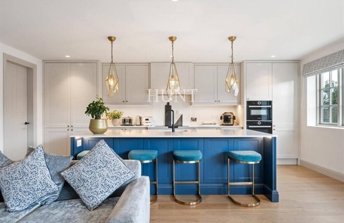 Waltham Abbey House | Luxury 5Bed Gated Home in High Beech