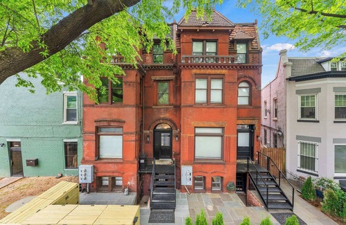 Shaw Apartment | Luxury 5BR DC Townhome + Private Outdoor Patio