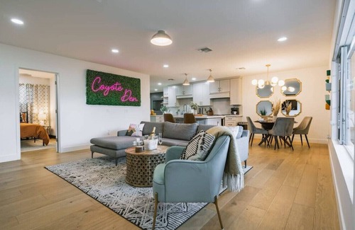 Village Grove Apartment | Luxury 5BR Old Town Villa with Heated Pool