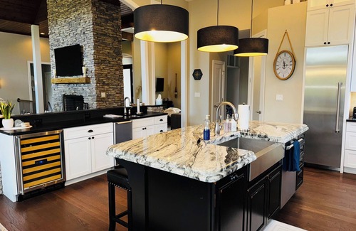 Big Creek House | LUXURY 6 Bed/6Bath in Big Creek, Guest House, Private Dock, Golf Cart, Sleeps 22