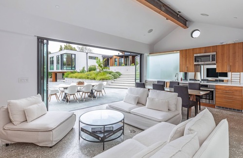 Central Malibu House | Luxury 6-Bedroom Malibu Oasis with Private Pool