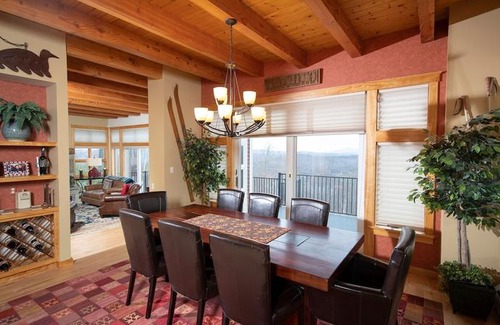 Ludlow House | Luxury 6br Solitude Ge- Indoor Bball Court, Private Tub 6 Bedroom Home